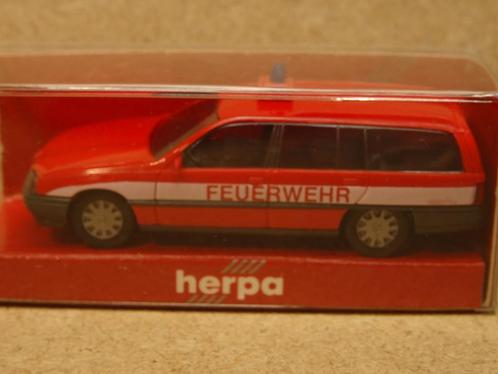 HERPA 1:87, OPEL OMEGA Caravan Feuerwehr OVP-4108 Zie Foto`s, Hobby en Vrije tijd, Modelauto's | 1:87, Zo goed als nieuw, Auto