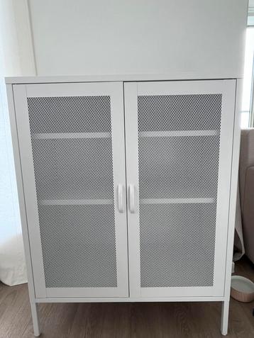 Vitrinekast Falköping 101,6x80x40cm metaal wit beschikbaar voor biedingen