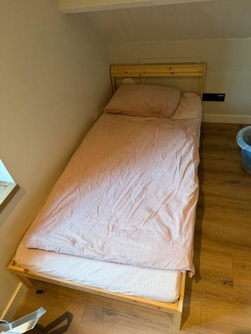 Eenpersoonsbed - Hout beschikbaar voor biedingen