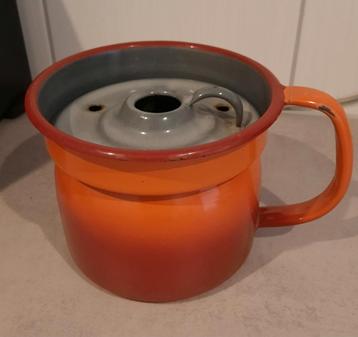 Te koop: oranje/rode emaille melkkoker beschikbaar voor biedingen
