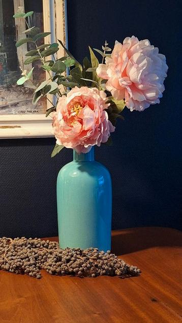 Turquoise vaas met gratis kunstbloemen. Fles. Zgan. Brocante beschikbaar voor biedingen
