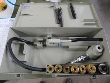 hawa gatenpons set plaatmetaalponsset in koffer  beschikbaar voor biedingen