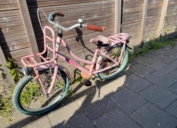 Meisjes fiets beschikbaar voor biedingen
