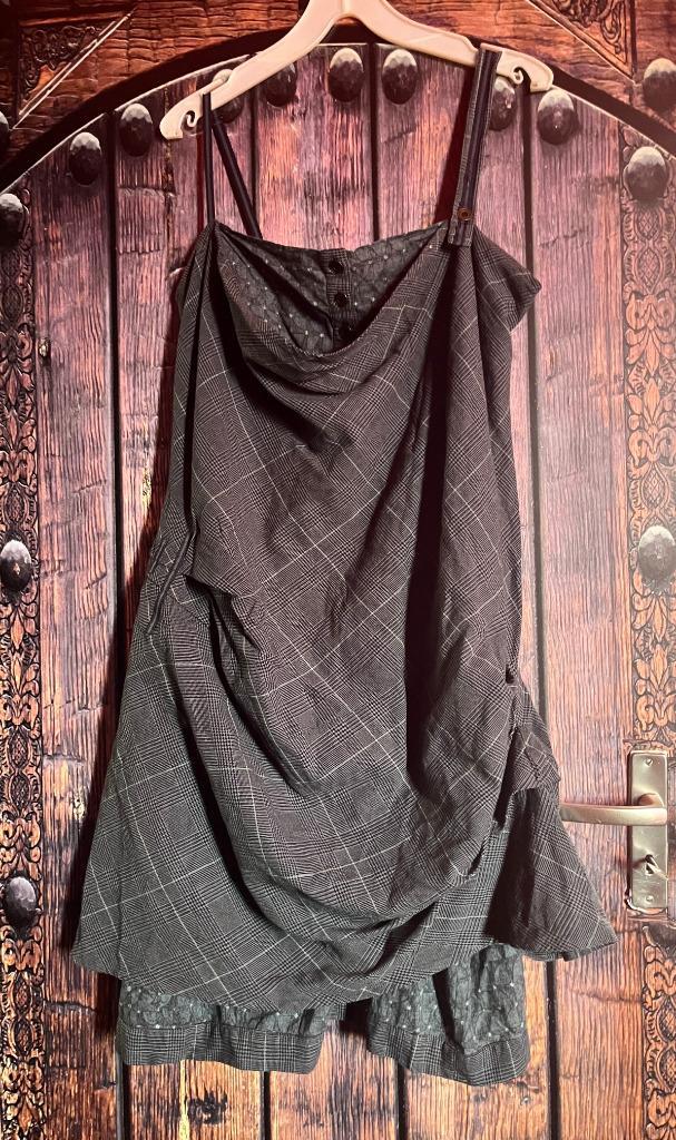 Super mooie asymmetrische jurk 44/46 nu voor 39,99€, Kleding | Dames, Jurken, Nieuw, Maat 46/48 (XL) of groter, Grijs, Boven de knie