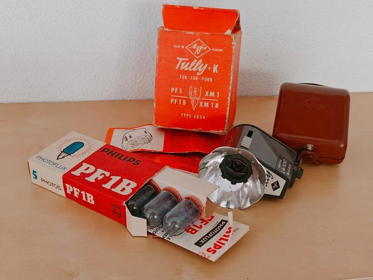 Flitser Agfa Tully - K met pf1b flitslampjes, Antiek en Kunst, Curiosa en Brocante, Ophalen of Verzenden