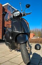 Vespa Notte Sprint 2019 mat zwart incl slot + helm, Fietsen en Brommers, Scooters | Vespa, Ophalen, Gebruikt