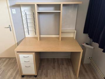 GRATIS buro met (los) opzetstuk en ladekastje beschikbaar voor biedingen