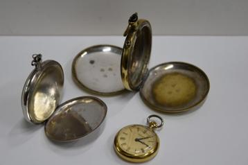 Vintage zakhorloge en twee zakhorlogekasten zilver beschikbaar voor biedingen