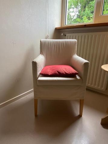 Stoel, fauteuil, charmant stoeltje met kussen beschikbaar voor biedingen