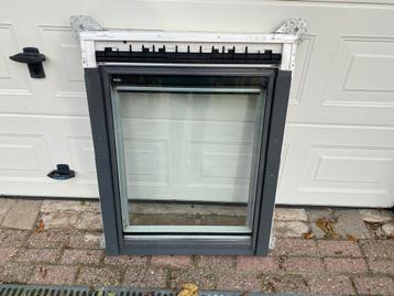 VELUX GGU M04 Kunststof 78x98 Rolgordijn HR++ Nette Staat beschikbaar voor biedingen