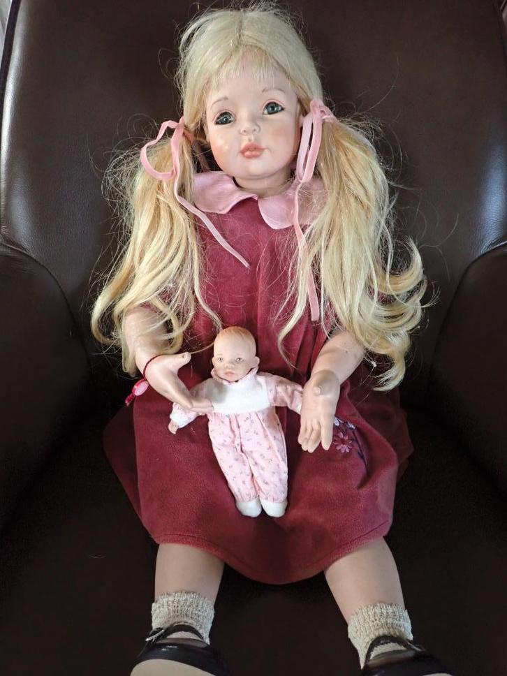 pop Willemijn van Joke Grobben nr 100 2006, Verzamelen, Poppen, Zo goed als nieuw, Pop, Levensecht of Reborn, Ophalen of Verzenden