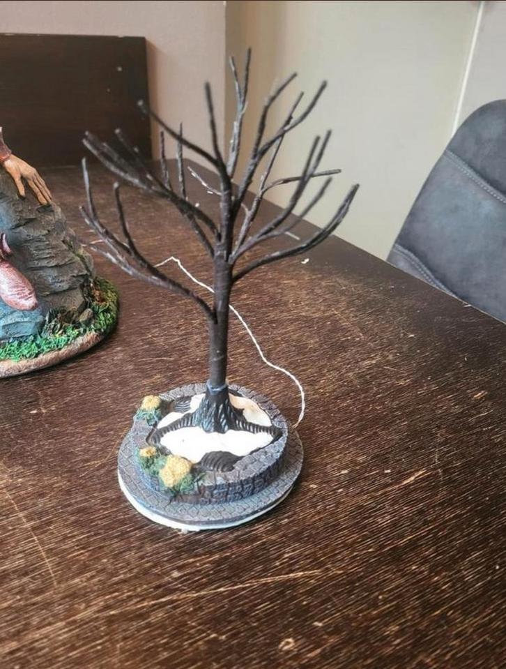 Verlichte boom
LuVille Efteling kerstdorpminiatuur, Diversen, Kerst, Nieuw, Ophalen