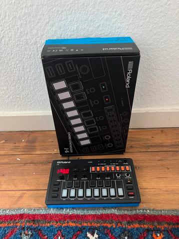 Roland AIRA J-6 Chord Synth beschikbaar voor biedingen
