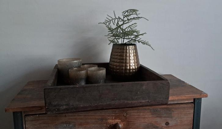 Mooie zware houten dienblad sober, Huis en Inrichting, Woonaccessoires | Dienbladen, Zo goed als nieuw, Hout, Vierkant, Ophalen of Verzenden