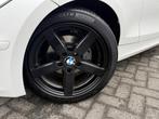 BMW 1-serie 118i Business Line automaat standkachel, Auto's, BMW, Wit, Origineel Nederlands, 1265 kg, Parkeersensor