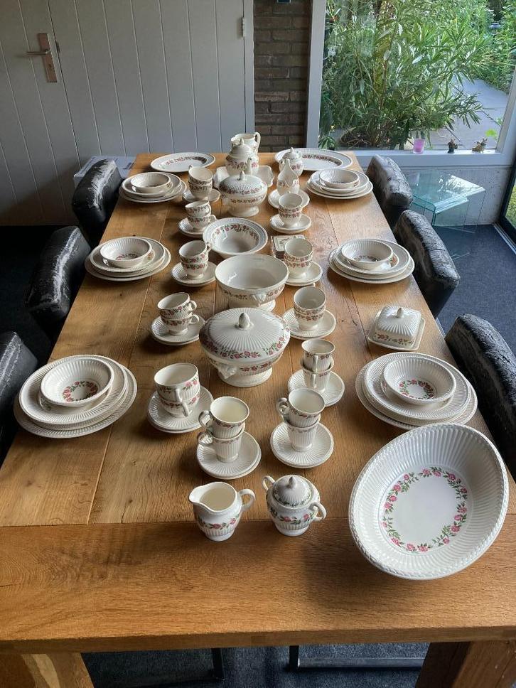 wedgwood rosalind. servies, Huis en Inrichting, Keuken | Servies, Zo goed als nieuw, Compleet servies, Wedgwood, Porselein, Ophalen