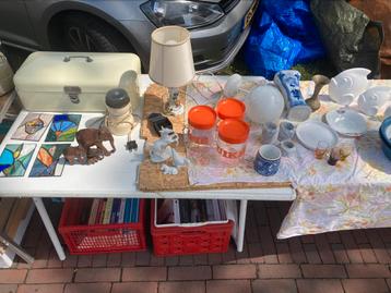 Rommelmarkt spullen beschikbaar voor biedingen