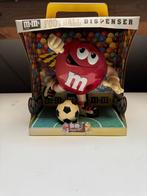 M&M’s Football Dispenser – Red Character –Originele Doos, Verzamelen, Merken en Reclamevoorwerpen, Ophalen of Verzenden, Nieuw