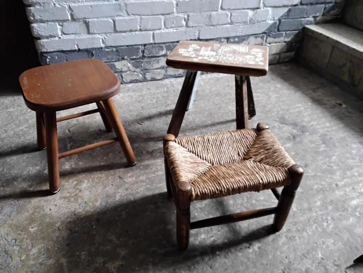 3 Vintage krukjes 1 biezen zitting/1melkkrukje/1 bewerkt, Huis en Inrichting, Krukjes, Hout, Ophalen