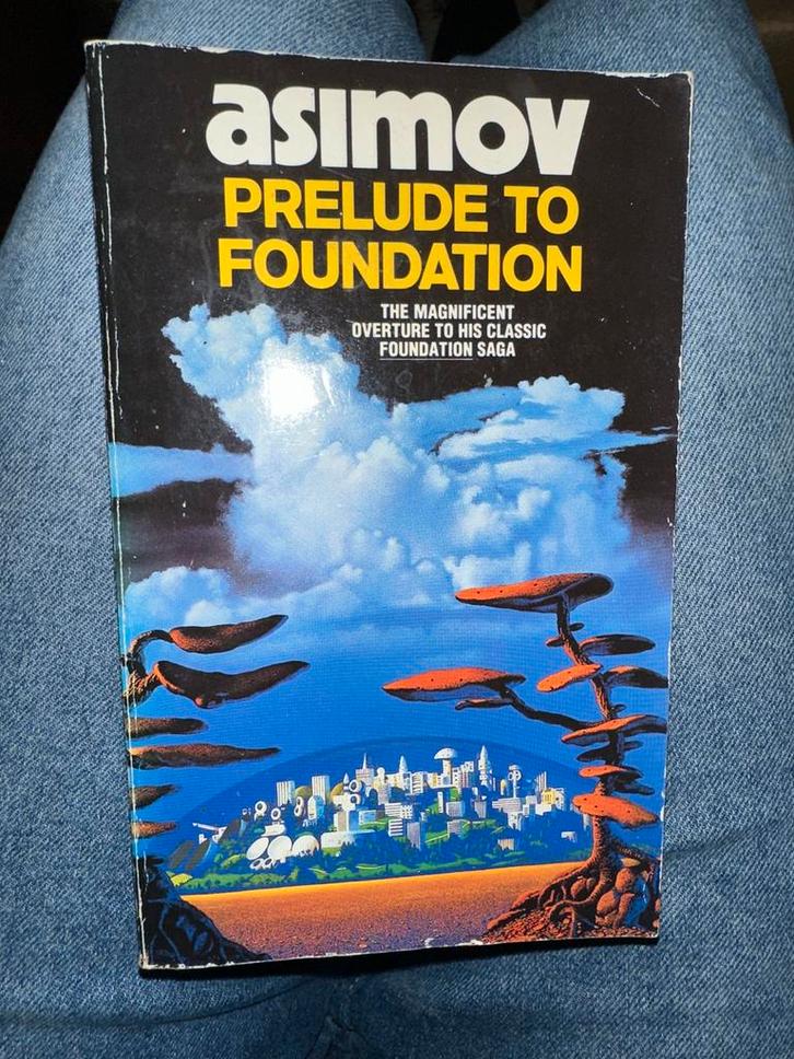 Prelude to Foundation - Isaac Asimov, Boeken, Science fiction, Gelezen, Ophalen of Verzenden