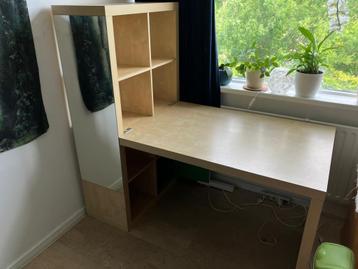 Gratis: Bureau wat je aan ikea kallax kast kan bevestigen.