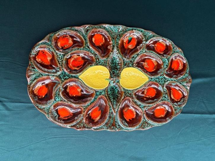 Vallauris barbotine oesterschaal met borden, Antiek en Kunst, Antiek | Servies compleet, Ophalen of Verzenden