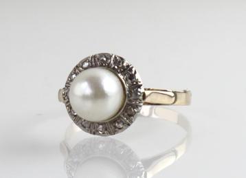 Antieke Art Deco gouden ring met parel en diamantjes beschikbaar voor biedingen