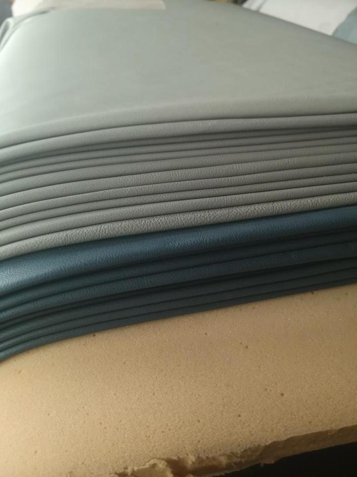 Mooie partij  leren huiden blauw en grijs., Hobby en Vrije tijd, Stoffen en Lappen, Nieuw, Leer of Kunstleer, 120 cm of meer, Ophalen