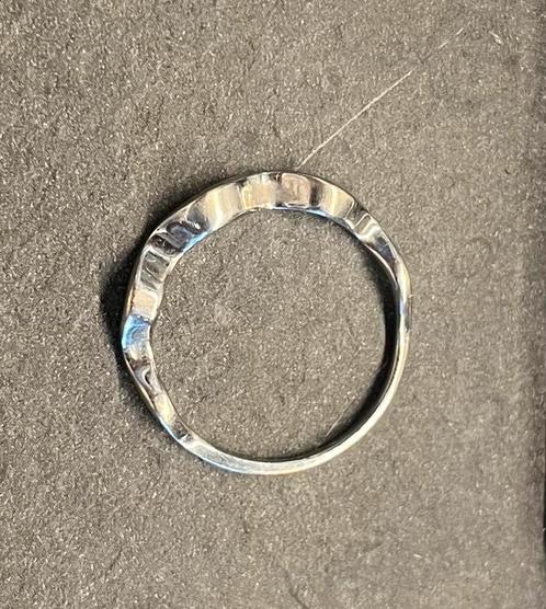 Witgouden ring met golven, Sieraden, Tassen en Uiterlijk, Ringen, Gebruikt, Dame, 17 tot 18, Wit, Goud, Ophalen of Verzenden