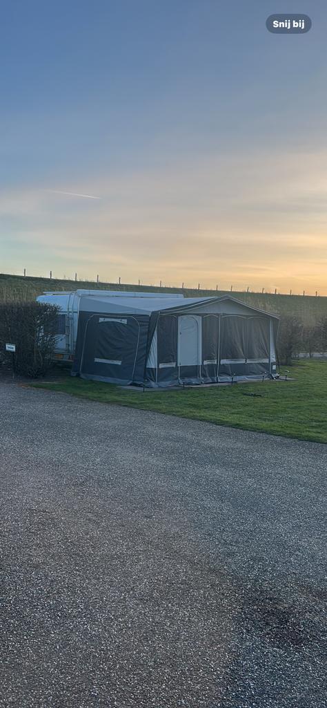Tour caravan +voortent, Caravans en Kamperen, Tenten, Zo goed als nieuw, Ophalen