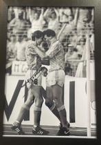 Arnold Muhren gesigneerde actie foto s in lijst, Soccersignings.nl, Nieuw, Ophalen of Verzenden, Info@soccersignings.nl