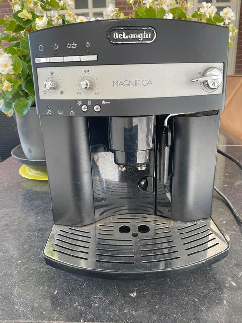 DeLonghi Magnifica Koffiemachine, Witgoed en Apparatuur, Koffiezetapparaten, Gebruikt, Gemalen koffie, Espresso apparaat, 2 tot 4 kopjes