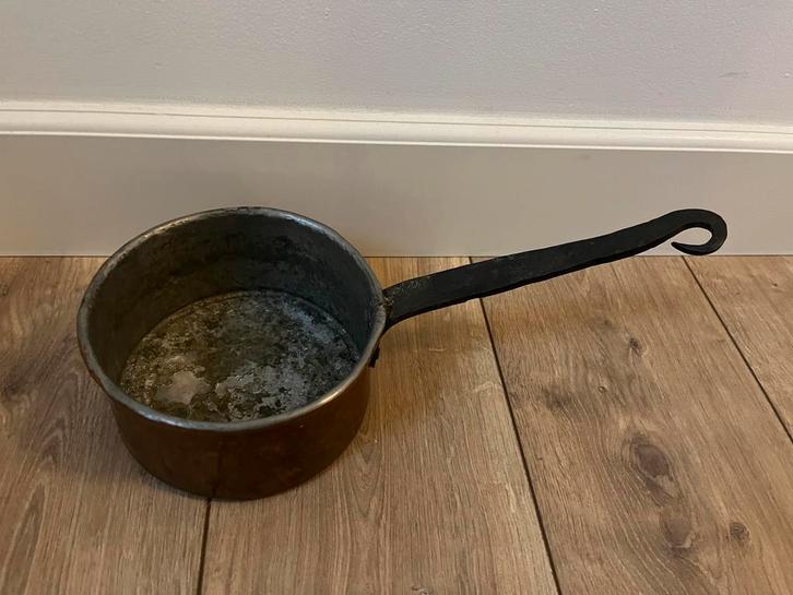 Steelpan antiek rood koper binnrnkant vertind ijzeren steel, Huis en Inrichting, Keuken | Potten en Pannen, Gebruikt, Kookpan of Snelkookpan