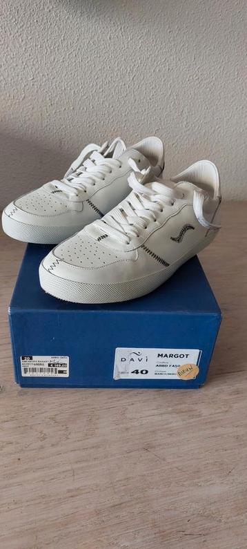 Nieuwe wit leren sneakers basket DAVI.
Type Margot.
Maat 40. beschikbaar voor biedingen