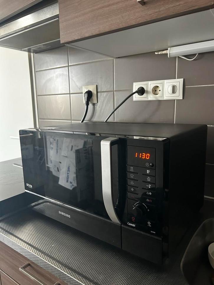 Samsung Combi oven/magnetron - CE107M, Witgoed en Apparatuur, Magnetrons, Gebruikt, Vrijstaand, Combimagnetron, 45 tot 60 cm, Grill