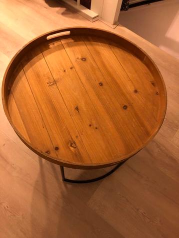 Rond tafeltje met zwart onderstel beschikbaar voor biedingen