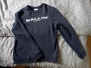 Authentieke tweedehands merkkleding (truien en hoodies) beschikbaar voor biedingen