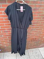Aangeboden mooie jurk zwart met roezels kan t/m maat 48, Kleding | Dames, Jurken, Ophalen of Verzenden, Zo goed als nieuw, Zwart