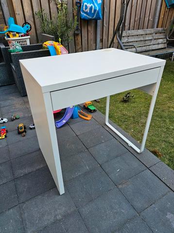 Ikea wit kinder bureau met Lade  - gebruikt - 50x74 cm beschikbaar voor biedingen