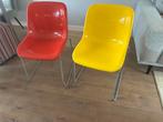 2 vintage plastic stoelen Artifort jaren 70, Huis en Inrichting, Stoelen, Ophalen of Verzenden, Gebruikt, Overige materialen, Twee