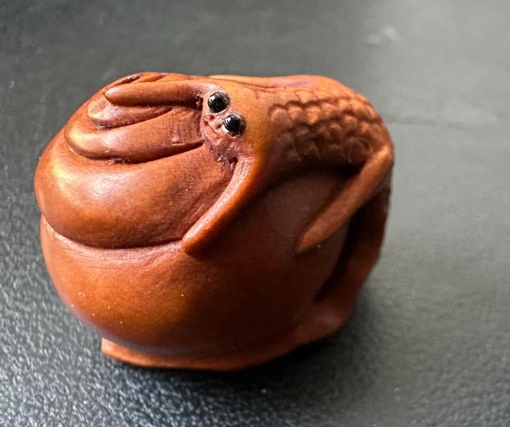 Ojime in buxushout van een kreeftje op een schelp, Antiek en Kunst, Kunst | Niet-Westerse kunst, Verzenden