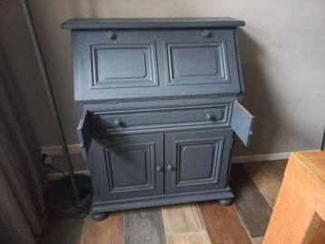 Secretaire beschikbaar voor biedingen
