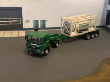 Volvo VOS met Tankcontainer beschikbaar voor biedingen