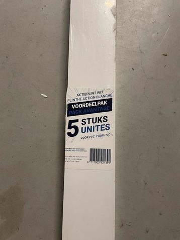 3x 5 stuks witte plinten beschikbaar voor biedingen