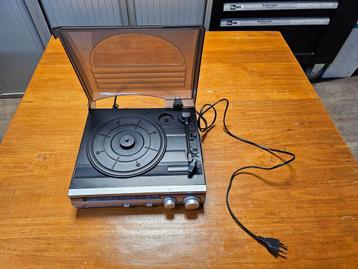 vintage retro radio platenspeler beschikbaar voor biedingen