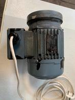 Kleine  elektromotor motor 220 volt, Ophalen of Verzenden, Gebruikt, Elektromotor, Minder dan 1400 rpm