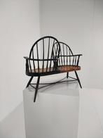 Charmante decoratieve Windsor Tête-À-Tête-tweezitsbank uit h, Antiek en Kunst, Ophalen