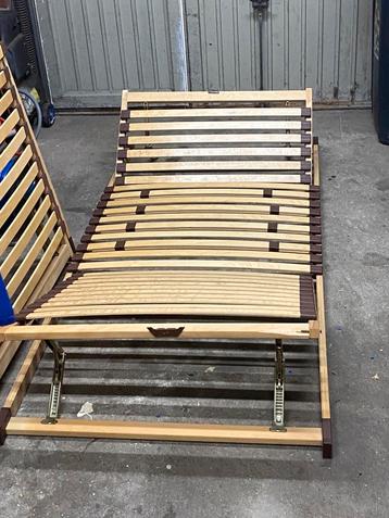 2x verstelbaar lattenbodem 90x200 cm beschikbaar voor biedingen