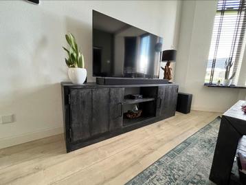 Tv-meubel en salontafel