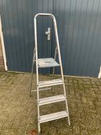4 treden huishoud trap, Doe-het-zelf en Verbouw, Ladders en Trappen, Ophalen, Gebruikt, Minder dan 2 meter